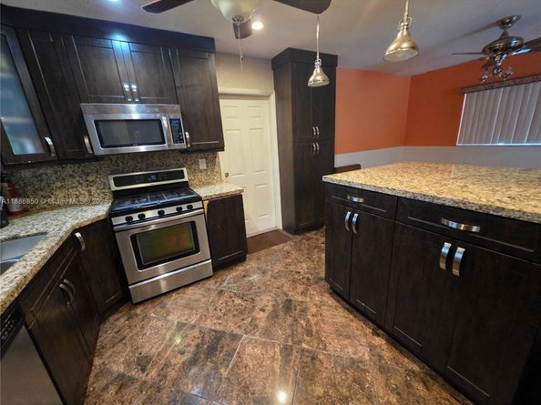 21 NE 161st, Miami FL 33162