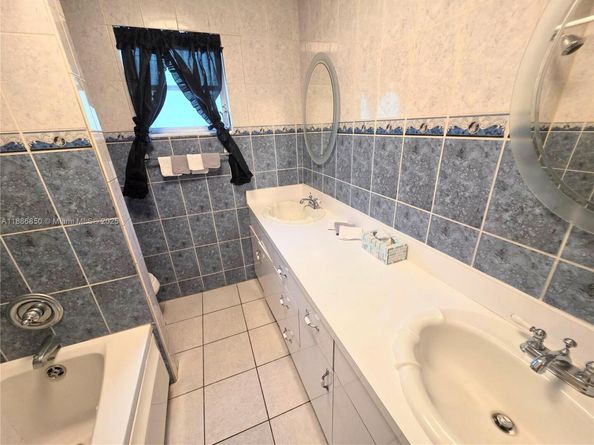 21 NE 161st, Miami FL 33162