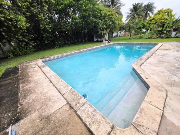 21 NE 161st, Miami FL 33162