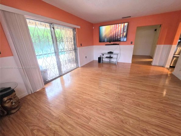 21 NE 161st, Miami FL 33162