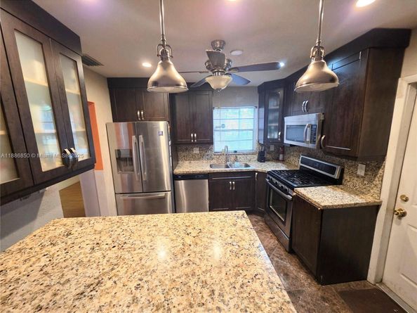21 NE 161st, Miami FL 33162