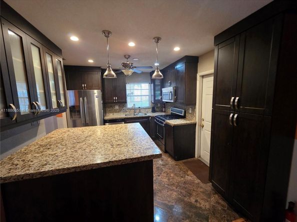 21 NE 161st, Miami FL 33162