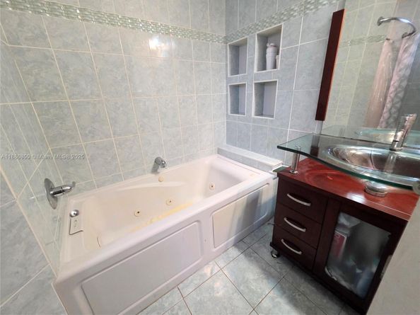 21 NE 161st, Miami FL 33162