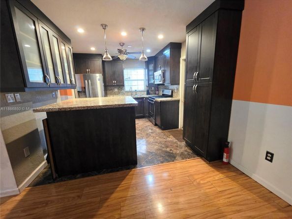 21 NE 161st, Miami FL 33162