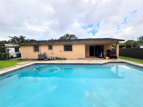21 NE 161st, Miami FL 33162