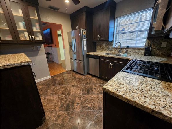 21 NE 161st, Miami FL 33162