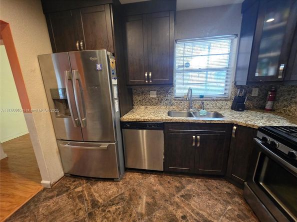 21 NE 161st, Miami FL 33162