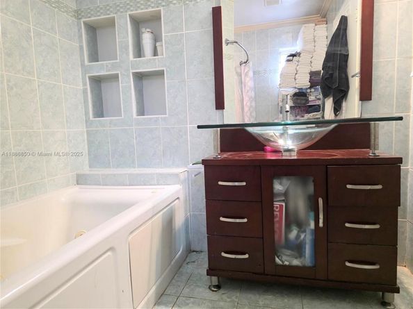 21 NE 161st, Miami FL 33162