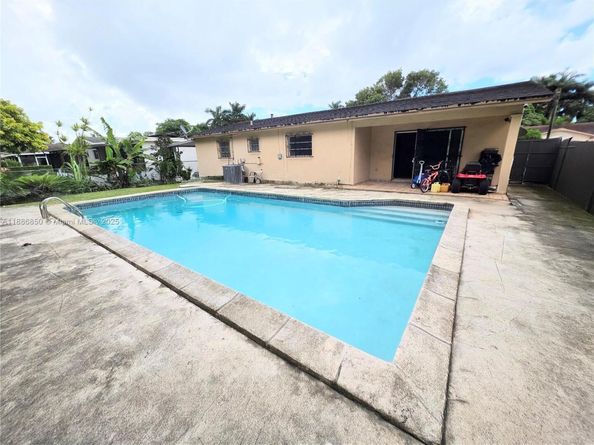 21 NE 161st, Miami FL 33162