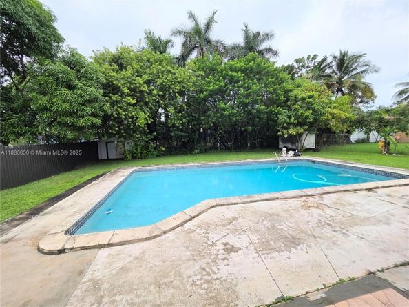 21 NE 161st, Miami FL 33162