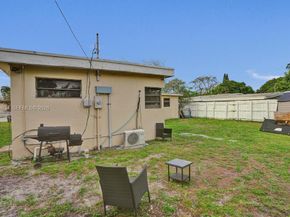 3500 SW 37th St, West Park FL 33023