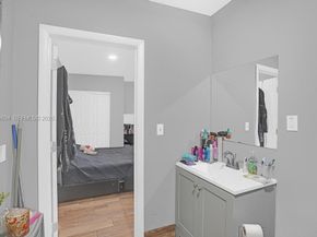 3500 SW 37th St, West Park FL 33023