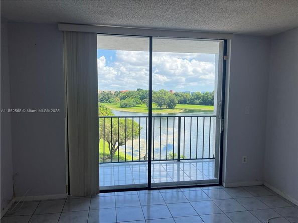 9688 Fontainebleau Blvd 504, Miami FL 33172