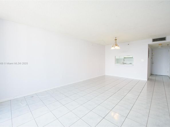 9688 Fontainebleau Blvd 504, Miami FL 33172