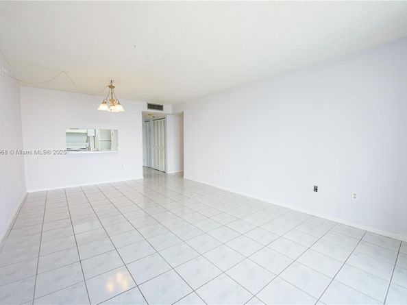 9688 Fontainebleau Blvd 504, Miami FL 33172