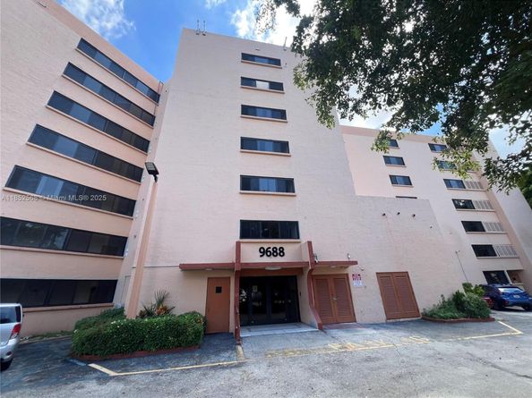 9688 Fontainebleau Blvd 504, Miami FL 33172