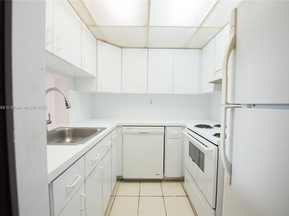 9688 Fontainebleau Blvd 504, Miami FL 33172