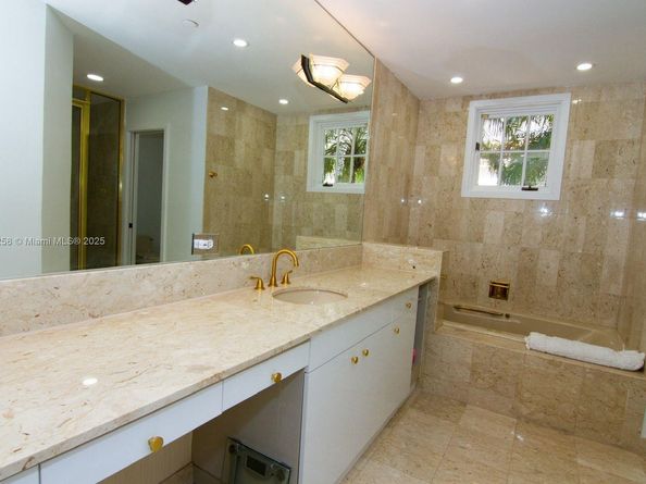 19217 Fisher Island Dr 19217, Miami Beach FL 33109