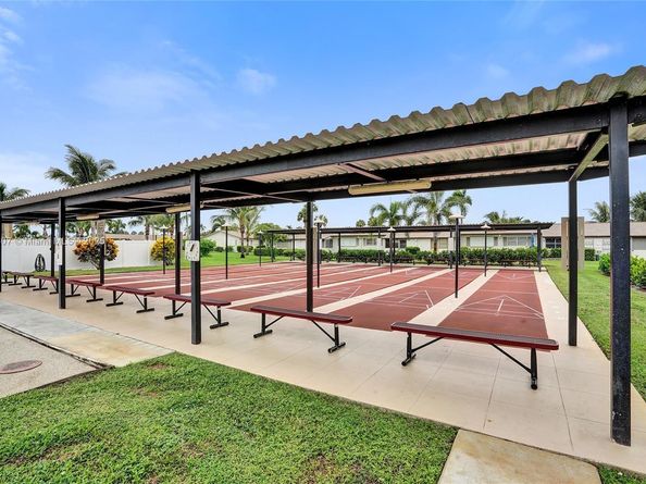 2921 W Crosley Dr W E, West Palm Beach FL 33415