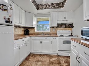 2921 W Crosley Dr W E, West Palm Beach FL 33415