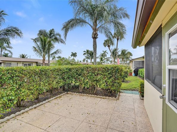 2921 W Crosley Dr W E, West Palm Beach FL 33415