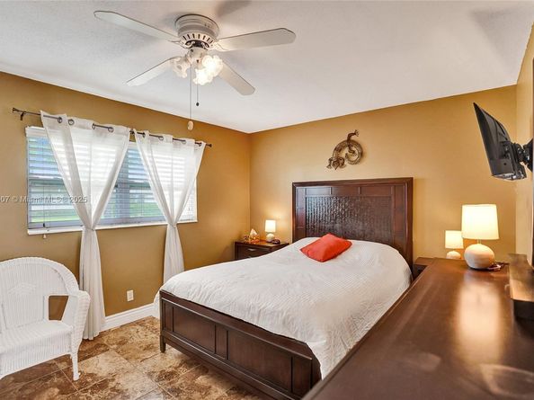 2921 W Crosley Dr W E, West Palm Beach FL 33415