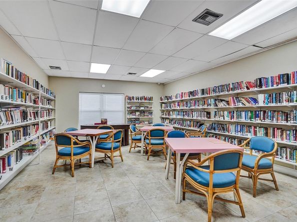 2921 W Crosley Dr W E, West Palm Beach FL 33415