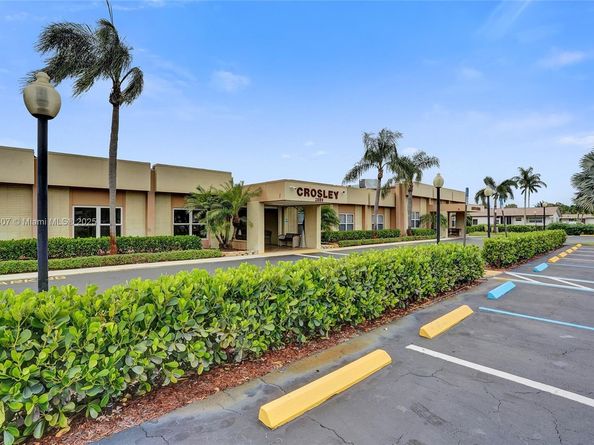 2921 W Crosley Dr W E, West Palm Beach FL 33415