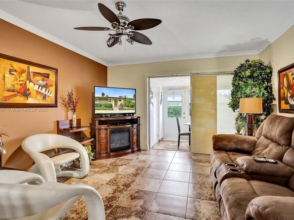 2921 W Crosley Dr W E, West Palm Beach FL 33415