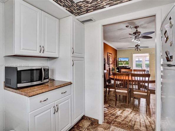 2921 W Crosley Dr W E, West Palm Beach FL 33415