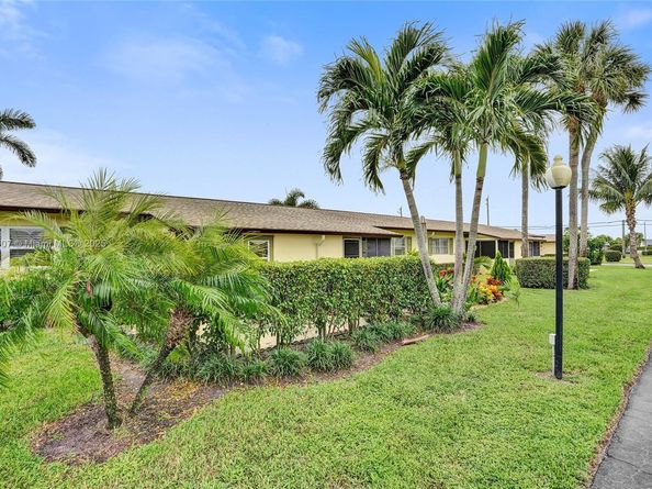 2921 W Crosley Dr W E, West Palm Beach FL 33415