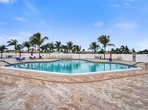 2921 W Crosley Dr W E, West Palm Beach FL 33415