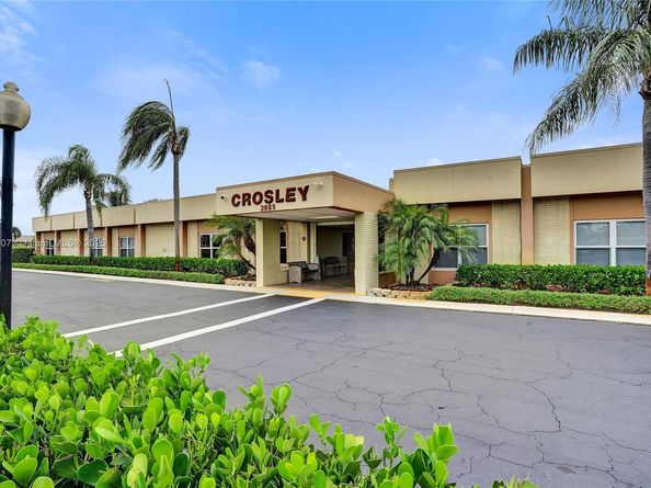 2921 W Crosley Dr W E, West Palm Beach FL 33415