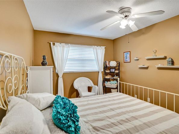 2921 W Crosley Dr W E, West Palm Beach FL 33415