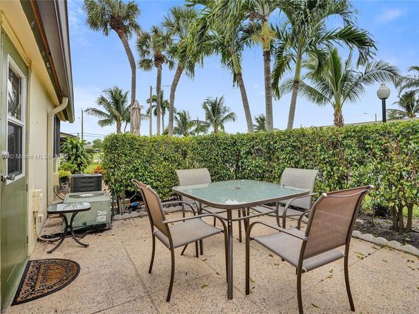 2921 W Crosley Dr W E, West Palm Beach FL 33415