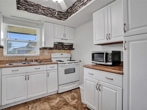 2921 W Crosley Dr W E, West Palm Beach FL 33415