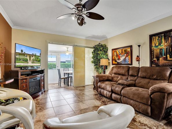 2921 W Crosley Dr W E, West Palm Beach FL 33415