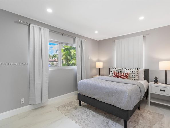 2560 SE 9th St, Pompano Beach FL 33062