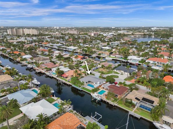 2560 SE 9th St, Pompano Beach FL 33062