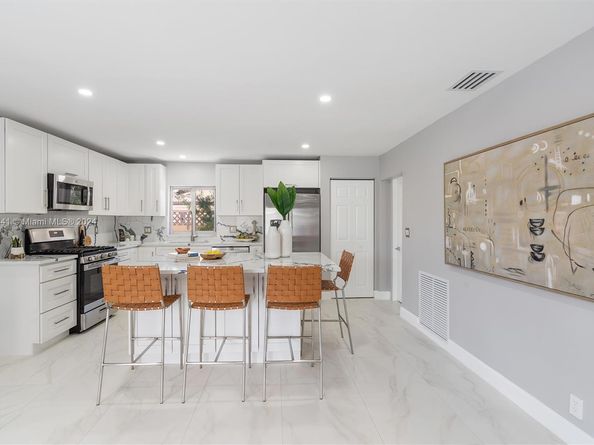 2560 SE 9th St, Pompano Beach FL 33062