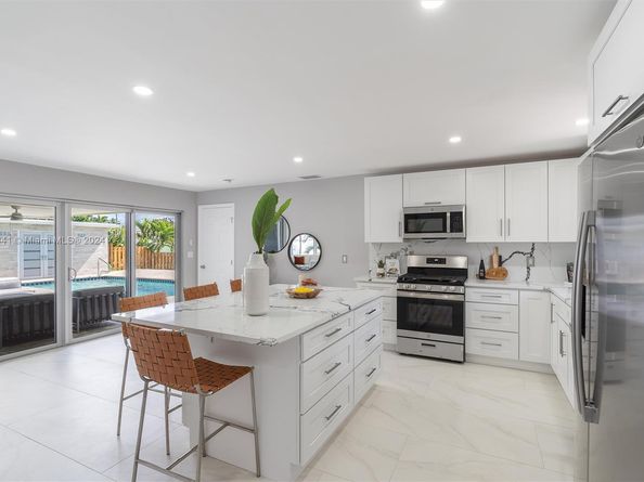 2560 SE 9th St, Pompano Beach FL 33062