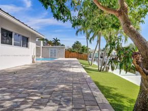 2560 SE 9th St, Pompano Beach FL 33062