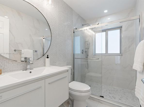 2560 SE 9th St, Pompano Beach FL 33062