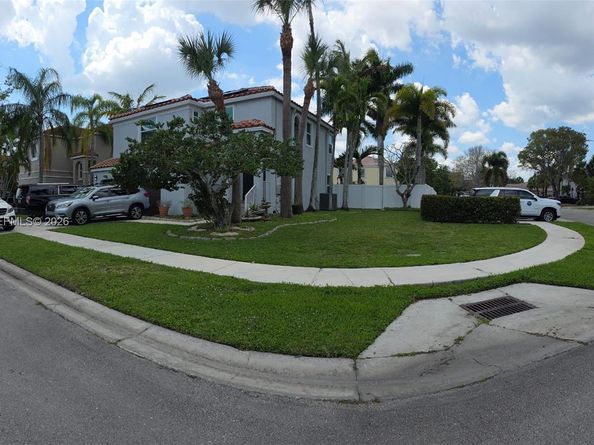 680 NW 159th Ave, Pembroke Pines FL 33028