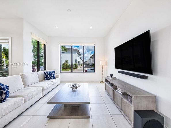 8120 NW 43rd St, Doral FL 33166