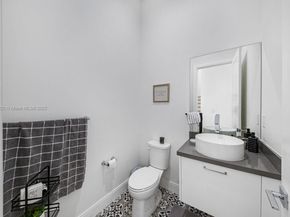 8120 NW 43rd St, Doral FL 33166