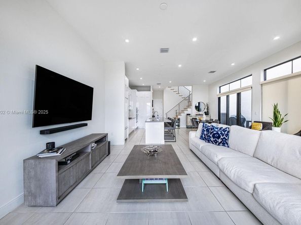 8120 NW 43rd St, Doral FL 33166