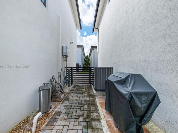 8120 NW 43rd St, Doral FL 33166