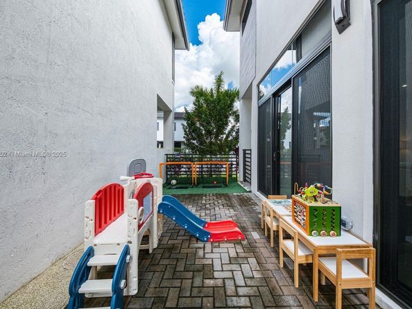 8120 NW 43rd St, Doral FL 33166