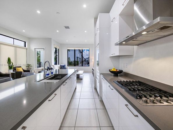 8120 NW 43rd St, Doral FL 33166